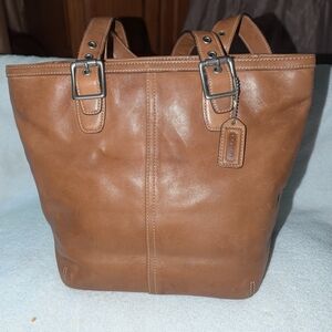 Coach Saddle Leather Hamptons Y2K Tan Leather Tote Bag. 9572